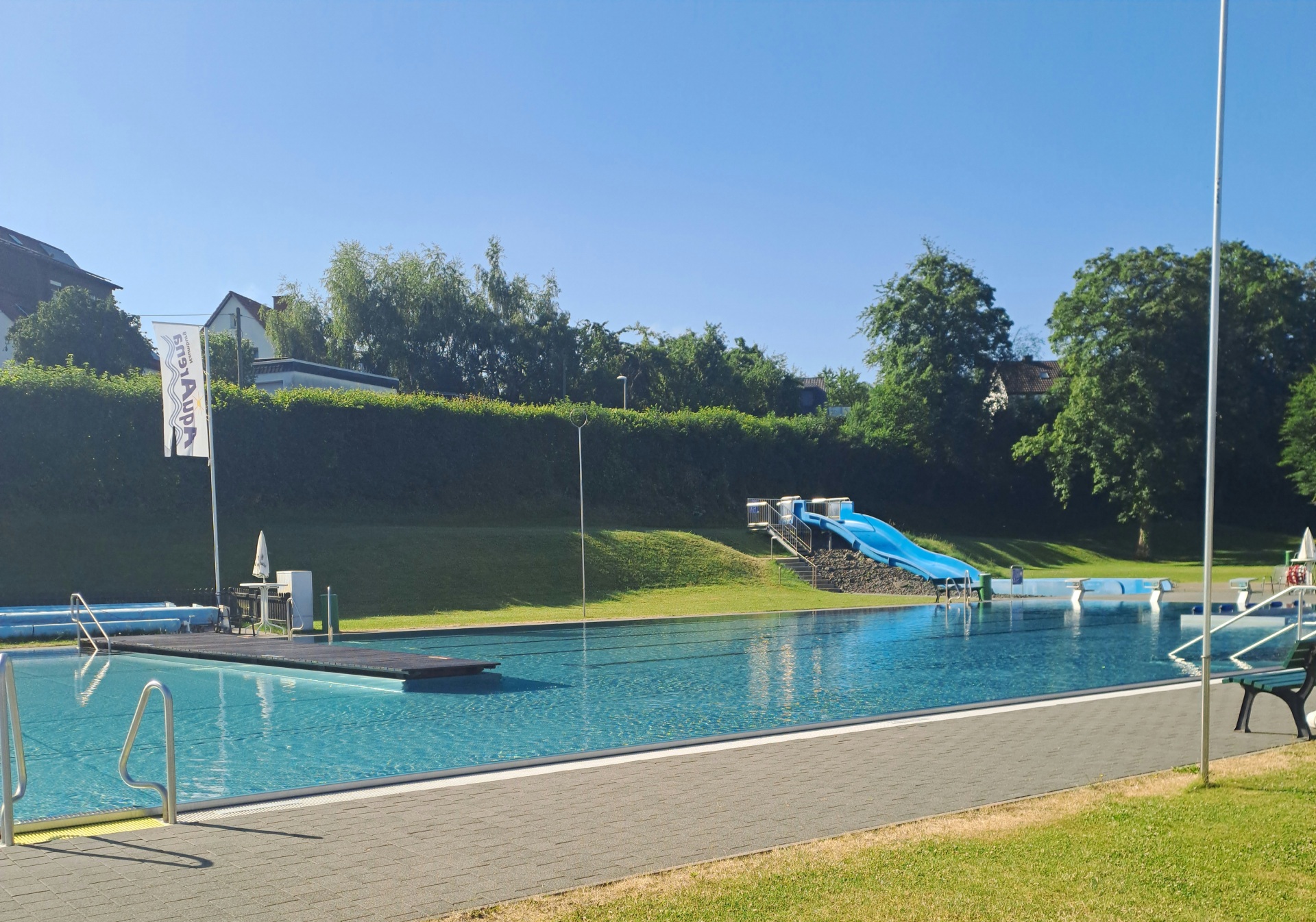 Freibad Becken Pflaster Sprungturm