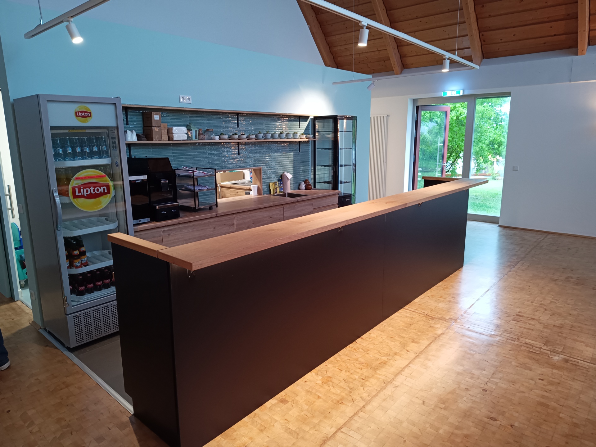 Neue Theke im Dorfcafé
