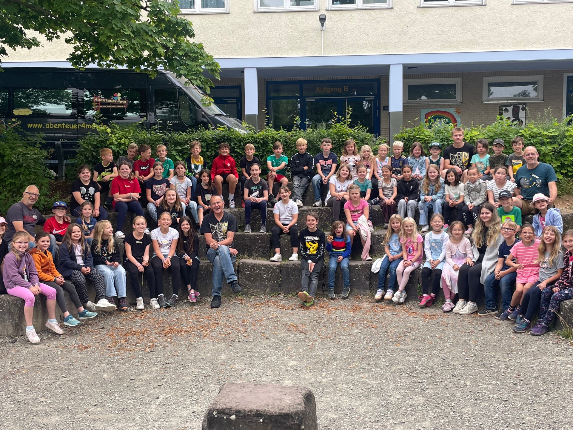 Gruppenfoto von den Teilnehmenden Mädchen und Jungen inkl. Betreuenden