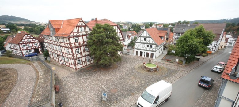 Marktplatz Naumburg von oben Häuser Brunnen Straße