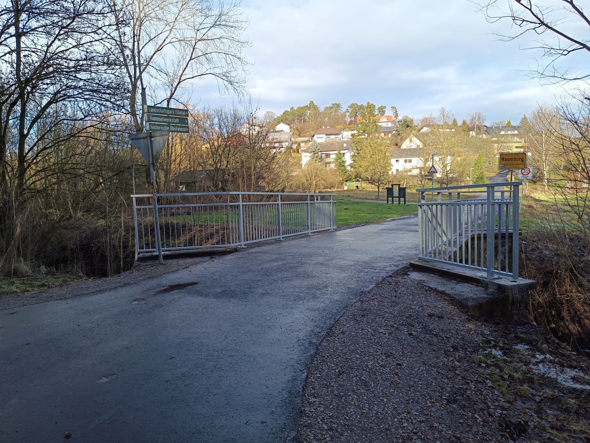 Die neu sanierte Brücke an der Hummelwerkstatt.