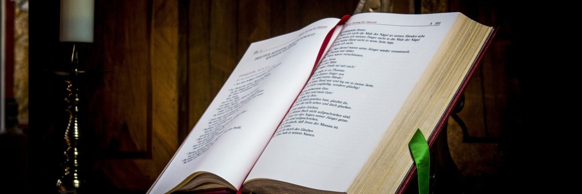 aufgeschlagenes Liedbuch