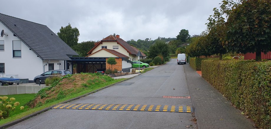 Fahrbahnschwelle Straße Elbener Pfad