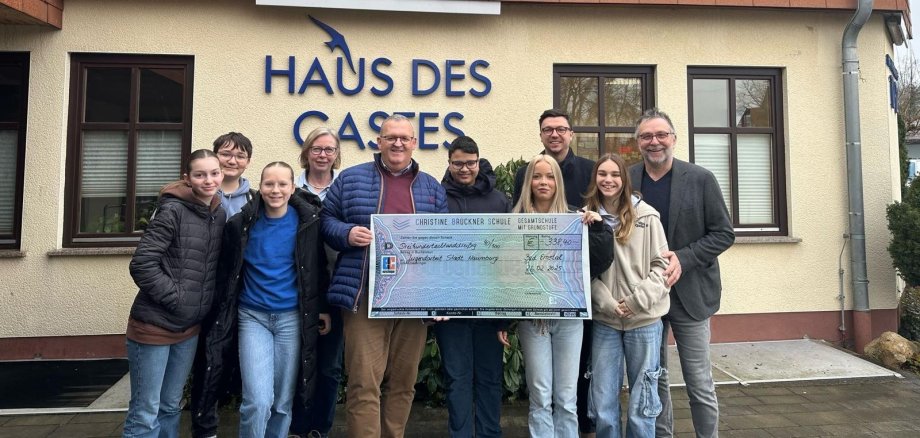 Haus des Gastes Schüler Bürgermeister Schulleiter Scheck