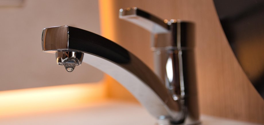 Wasserhahn Wassertropfen